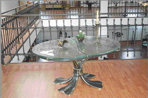 銅雕桌臺